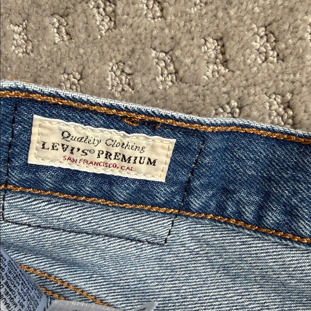 Levi’s 501 Demin Shorts - Picture 2 of 5